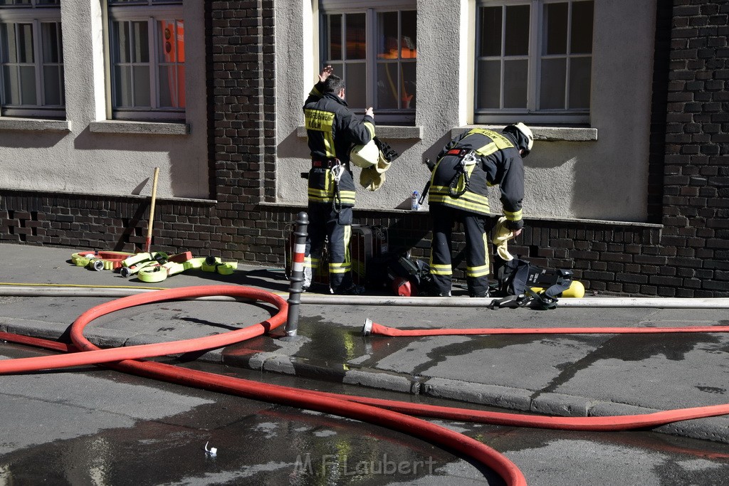 Feuer 4 Koeln Muelheim Deutz Muelheimerstr P445.JPG - Miklos Laubert